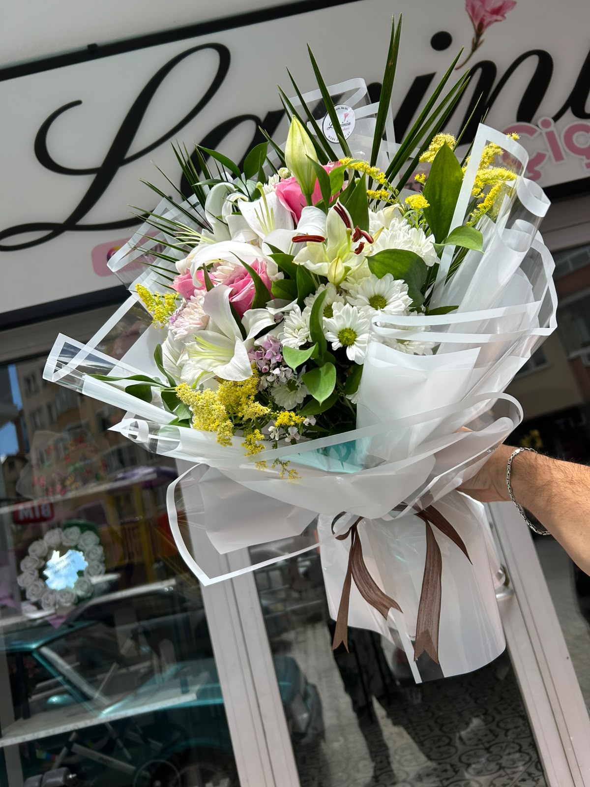 Premium Beyaz Lilyum, Papatya & Pembe Gül Buketi