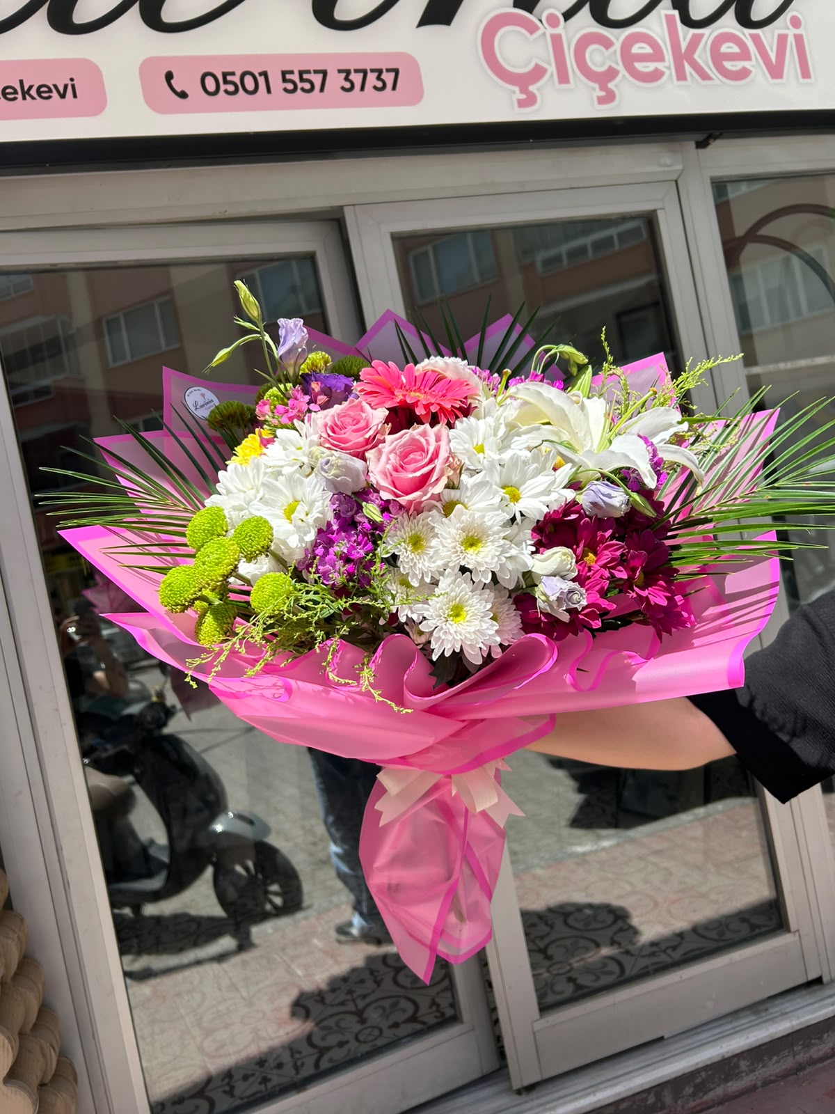 Deluxe İthal Lilyum, Gül, Mevsim Çiçekleri Buketi