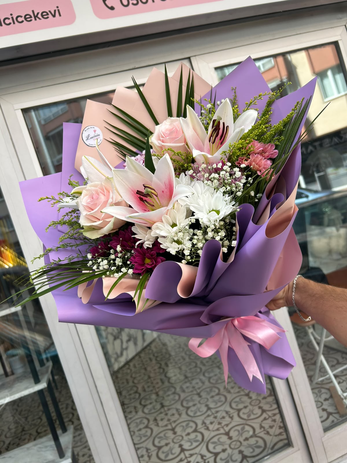 Premium İthal Pembe Gül, Lilyum ve Papatya Buketi