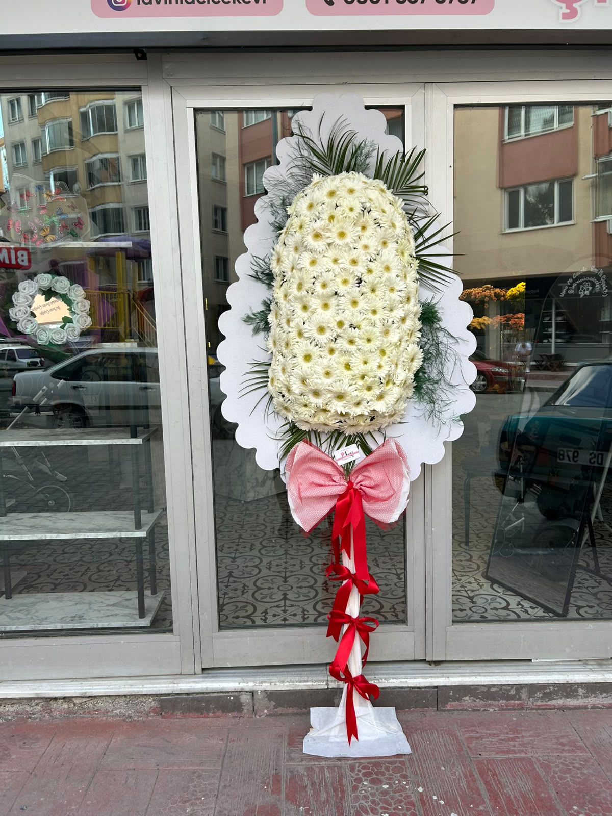 Tek katlı Büyük Boy Canlı Çelenk 2m 20 cm
