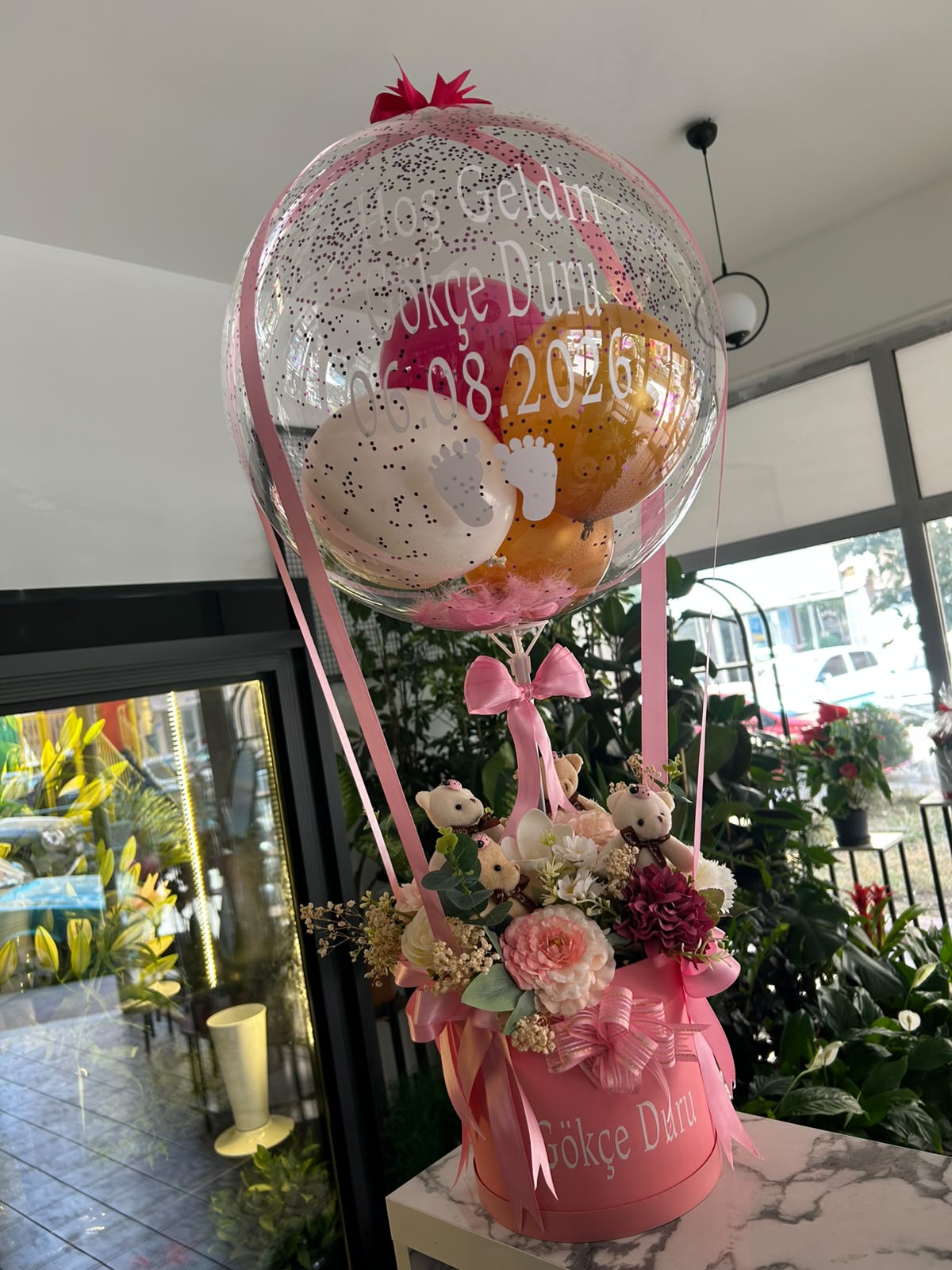 Yapay Çiçeklerdenden Yeni Doğan Kız Bebek Balonu